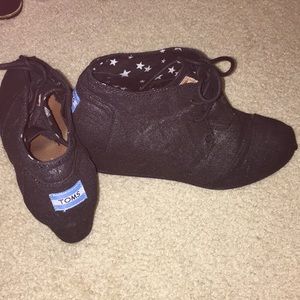 TOM’S Shimmering Black Wedged Booties Size 9